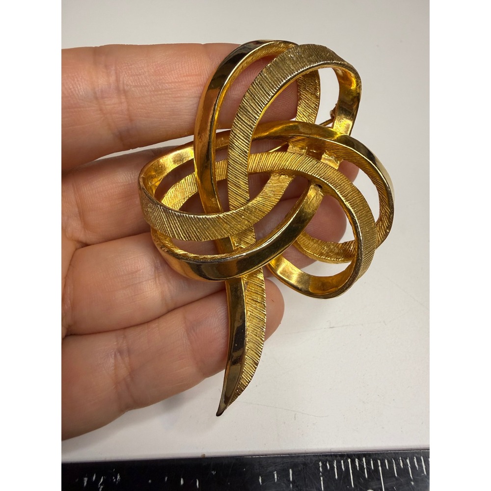 De Mario Gold Tone Textured Ribbon Knot Brooch Statement Pin